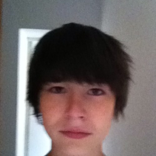 Youtuber d'exeption tu peux me follow et aussi Tema mes photo pui donner ton avis hein ;€