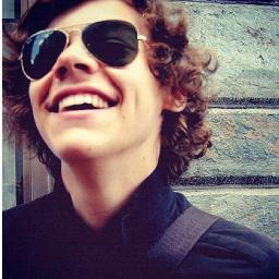 Hi! My name is Tomek. I have sis @Battman1D and she's love Niall from 1D. Please follow me I follow back.This is my sis blog
