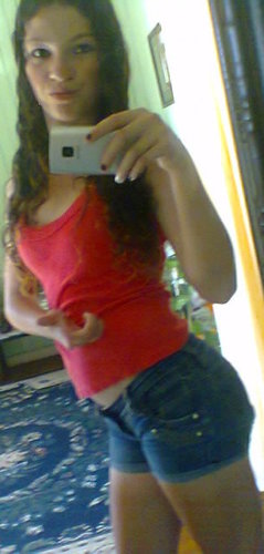 @Soca_nele TaaH naa areea && Viim aki diize qe eu Coonsidero mto essa minaH .. qe se precisa d alguma coisaH too Aeeew ! TeeHgoostoH Mtto So