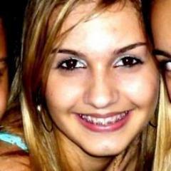 16 anos , Amparence , aquariana , pratico Jiu-Jitsu ,corinthiana .