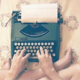 Eu não escrevo o que quero, escrevo o que sou. Página do blog http://t.co/PjPpG3Qc