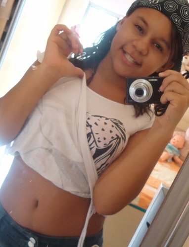 Sou educada, sou nervosa (as vezes) , Sou uma menina dd atitude
Sou sincera , sou fiel