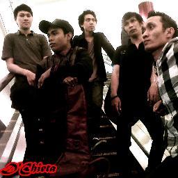 band indie from makassar beraliran pop alternative 
terdiri dari..chipot (Voc),Dheny (lead guitar),Surya (bass),wawan ( guitar ),eric( drum )