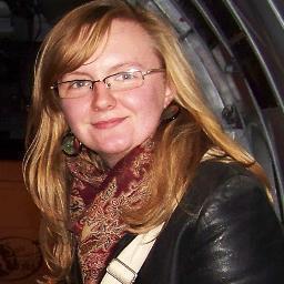 Jestem (więc myślę - mimo iż blondynka), wkurzam (sobą innych), czepiam się (siebie i innych, czasem dosłownie - łapkami) i kombinuję, by było weselej.