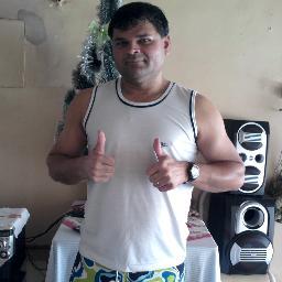 sou assim calmo.simples carinhoso e muito Romantico a migo,e amante da natureza!! sou assim.!!! gosto muito de praias!!