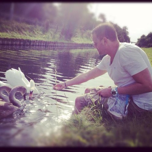 EddSmith_ESP's profile picture. Photographer, iPhone snapper, City Slicker yet Country Bumpkin, Dog lover, model, Marathon runner, All round Dam nice guy!!