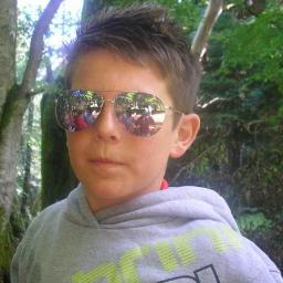 15 Years Old, Enjoy Gaming on Xbox and Love Football ;)