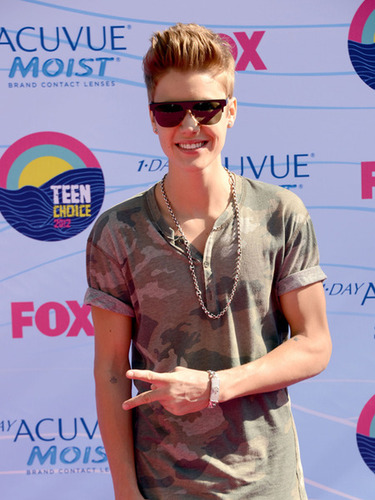 This is an official Justin Bieber fan page giving out free prizes, new Bieber info, and concert updates