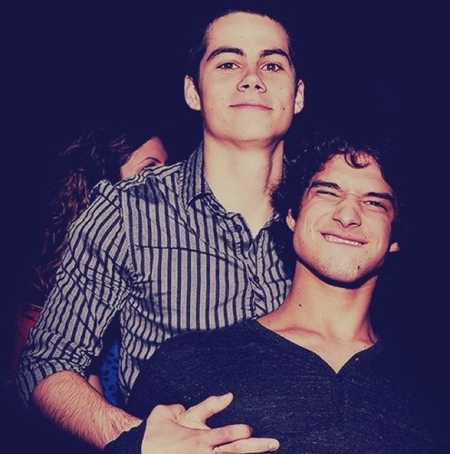 i wanna be followed by everyone who act in TEEN WOLF :)