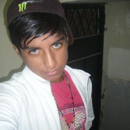 Escucho, hablo, vivo..¿Que mas queres? ¡Dejare twitter cuando tenga SuperPoderes!
 Sigueme & te sigo