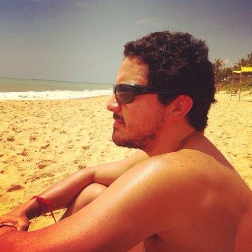 Nascido no Rio, criado em Brasília, Paulista por 17 anos, experimentando a vida do outro lado do oceano. Apaixonado por tecnologia, música ao vivo, rubro-negro.