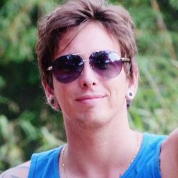 Baixista da @BandaRAISED