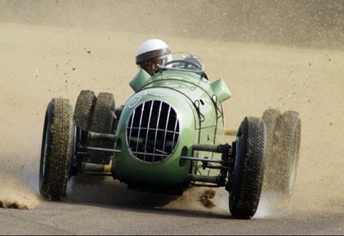 Big government sucks. Character and personal responsibility matter.   Golden Dogs rule. F-1 and auto racing fan. #NoWeenies