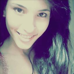 oi :) sou complicada,divertida,são paulina,chocólatra, amo meu animais de estimação e meu namorado. Sou feia mais sou fofa :3 segue?*-*