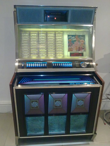 Just love my juke box, so much so that I tweet a pop quiz every day confident that there are millions like me who love old chart hits on 7 inch vinyl.