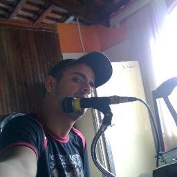 oi sou radialista e proprietario da radio manchete fm quero convidar a todos amigos para ouvir a minha radio site logo a baixo so clicar 24 horas no ar obrigado