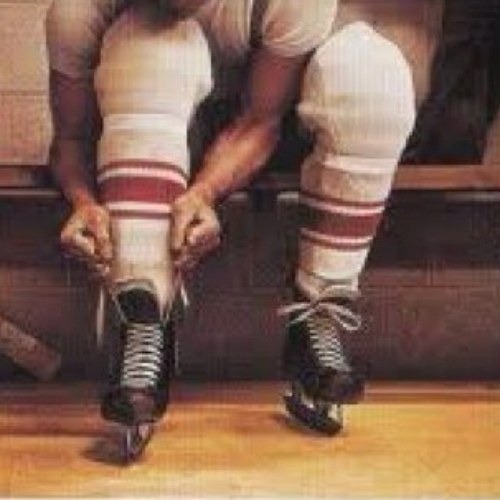 Flyers,SF Giants, 49ers and love to hate the Canucks (does that make me a closet fan)