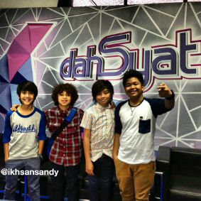 OFFICIAL COMATE FROM MEDAN :D.                                    Resmi & followed by :                 -@ALINAJIBBAKSHER -@Mamakibooy