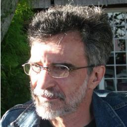 Sociólogo. Professor de sociologia, antropologia e bioética.