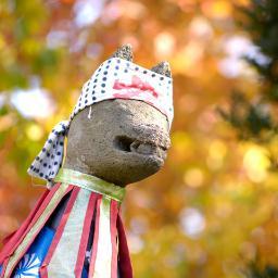 沖館稲荷神社は約430年前沖館に鎮座し地域の守り神、商売繁盛、五穀豊穣の神様として氏子、崇敬者の皆様に厚く信仰されております。