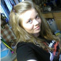Irish Bred.Broadway Performer.Artist.Singer.Writer.Poet.Guitarist.Nieve.Anxious.ONE DIRECTION.College Bound.Varsity Athlete.ProCuddler.Widow.Shy.Smiler. :]