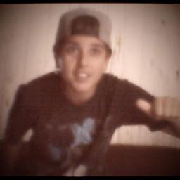 ando de skate, gosto de rap epa...