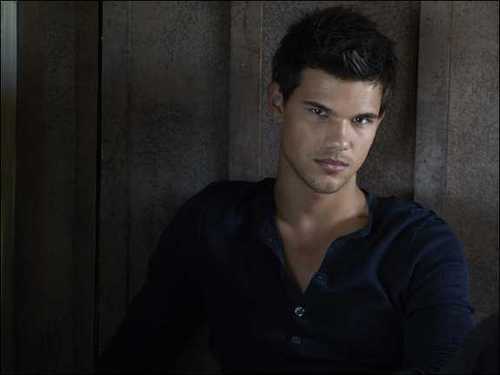 Official twitter page for Taylor Lautner, Professional Actor. I love my Fans!!