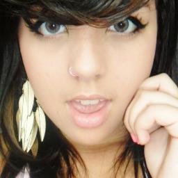 ola, meu nome é karina, atualmente estou trabalhando como modelo fotografica e dançarina! twitter é tudo e mais um pouco! me sigam que eu sigo de volta ok, bjss