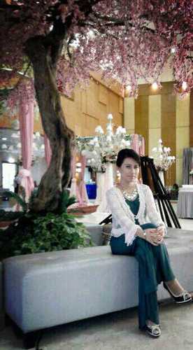 y_adita's profile picture. ●happydaughter ●workinggirl ●family ●nature ● sweettooth ●colours