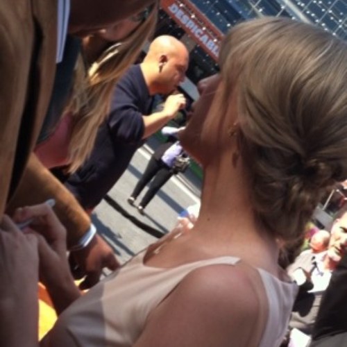 My life was complete when i met Taylor Swift on feb. 19 2012. I like tea ,coffee and cats and i love my boyfriend adam levine.