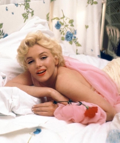 Marilyn Monroe / Marilyn's Bitch / Fake Account / Pickup Lines / Fact & Advice