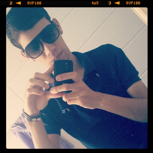 Tudo muda, o mundo gira, a vida continua, o tempo passa... Mas o que é verdadeiro, permanece. Venha o que vier, seja o que for. #FollowMe *-*