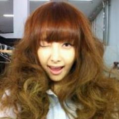 # RT อันยองค่ะ ฉัน วิกตรอเรีย F(X) ฉันเฟรนลี่ ยิ้มเก่ง เป็นกันเอง ขี้อ้อน อ่อนไหวง่าย อยากรู้จักวิคมากกว่านี้ฟอลมาคุยกับวิคซิค่ะ *อ้อน* #ทีเอ็มแฟม