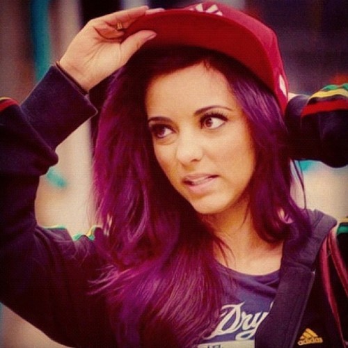 HI, I'm jade, 1/4 of little mix. I Just retweet the Interesting things, Don't answer DM's, and answer all of your mentions. #MIXERS.☺