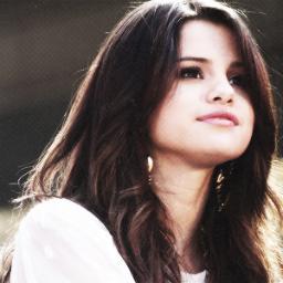 @caferp_ent ^^ | @selenagomez | 92LN | #GalauFams |  #duokece wif @Apinkkbm ;;)