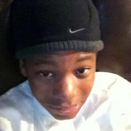 I'm A Young Dedicated Hooper Tryin To Accomplish My #1 Goal! Follow Me Im Simply The Shit!
