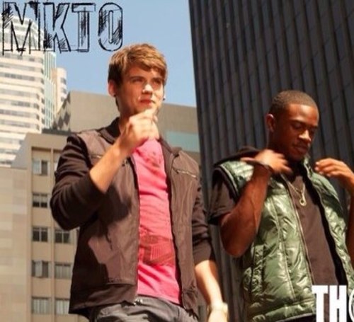 Here it is! the Official Fan Page for these awesome guys, @WeAreMKTO will take over the world so be prepared! We'll tweet recent facts about this handsome boys!