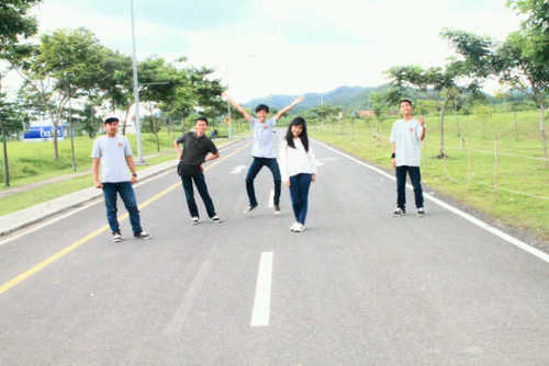 STUDY TOO HARD BUT NOT TOO HARD!☺ @satiopanca drum
 @npratamaaa lead
 @iwenklfsc rythm
 @muzzsulonyeng basst
 @salmamiffanisa