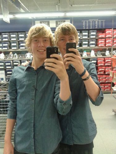Dit twitter account word mede mogelijk gemaakt door @Its_Just_Robert