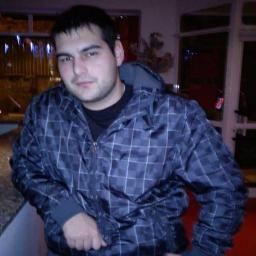 rubencastror's profile picture. Técnico Superior en Automoción, Berciano de corazón y amante de los coches clásicos ;) Futuro camionero