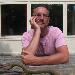 johnpnut's profile picture. Eindredacteur PZC, gecertificeerd kommaneuker, houdt van wijn, Frankrijk (zelfs als er Fransen wonen), geschiedenis, de tuin (maar niet per se van tuinieren).