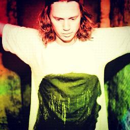 Synthomania is a Norwegian Producer/Remixer/DJ, known for hes raw, dirty and unique sound.