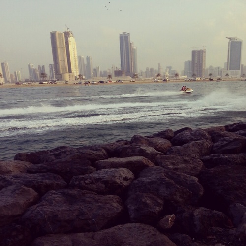 Instagram- ; @Amnalkhaja_