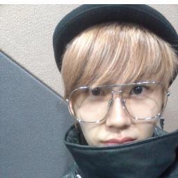 อันยองง ผมอิลฮุนฮะ ผมน่ารักและคาริสม่า ขี้เหงามากฟอลมาคุยกับผมเถอะครับ *อ้อน* ผมน่ะลูกจุนฮยอง B2ST เชียวนะฮะ !!! 3