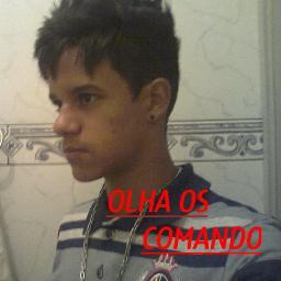 Enquanto alguns escolhem as pessoas perfeitas, eu escolho as que me fazem bem.