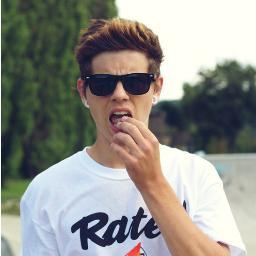 I Love Skater Gril♥ 
Doy Follow back :)