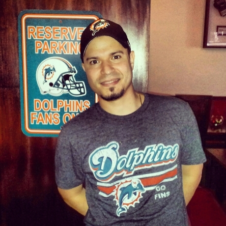 I love my family, Miami Dolphins & Rock Band! Amo a mi familia, fan de los Miami Dolphins, birrioso de Rock Band y Panameño C-3!!!