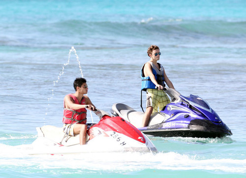 ♥ Niva Sykeswaran ♥ #TWFanmilyIreland ♥ #kumarKaneswaranmusic2013
