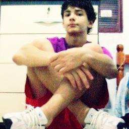 Tenho 15 anos amo curtir a vida e fazer amizades...quer me conhecer melhor segue, que te sigo  \0/