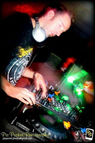 I am a club DJ,sound engineer,IT specialist and part time gamer. Hyperlayer Affiliate(@hyperlayersa) Foxytech Affiliate(@foxytechza)